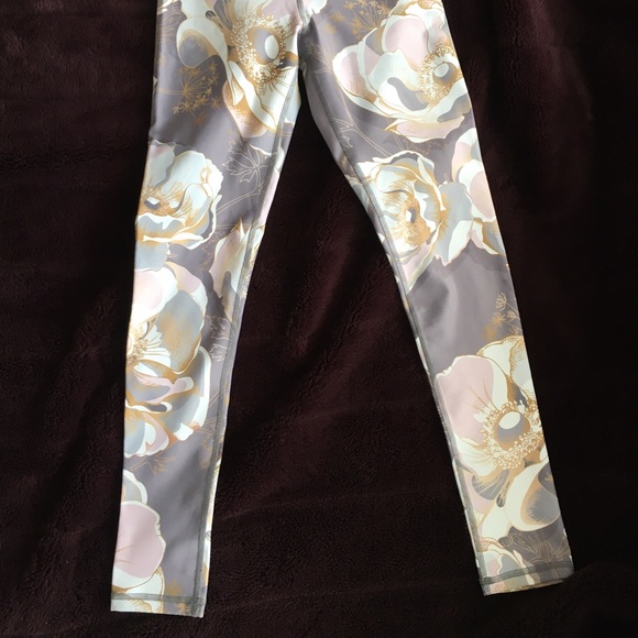 NWT Floral Leggings Size Small - Picture 6 of 7